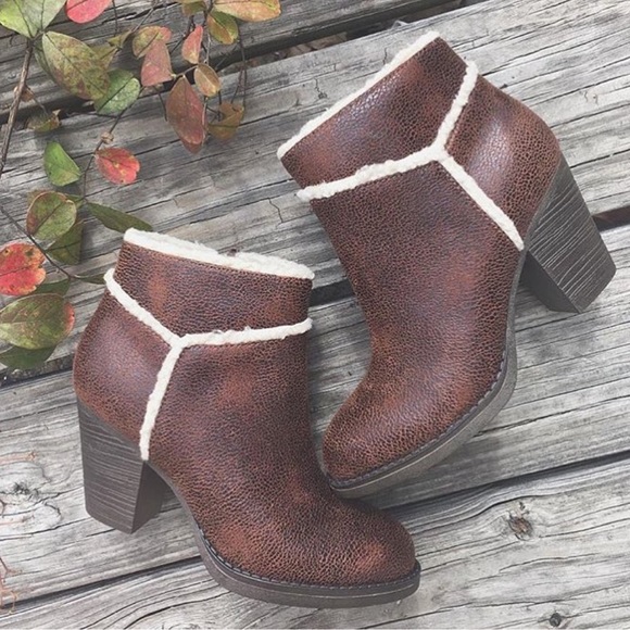 Texas Brown Faux Shearling Lined Ankle Booties - Picture 1 of 5